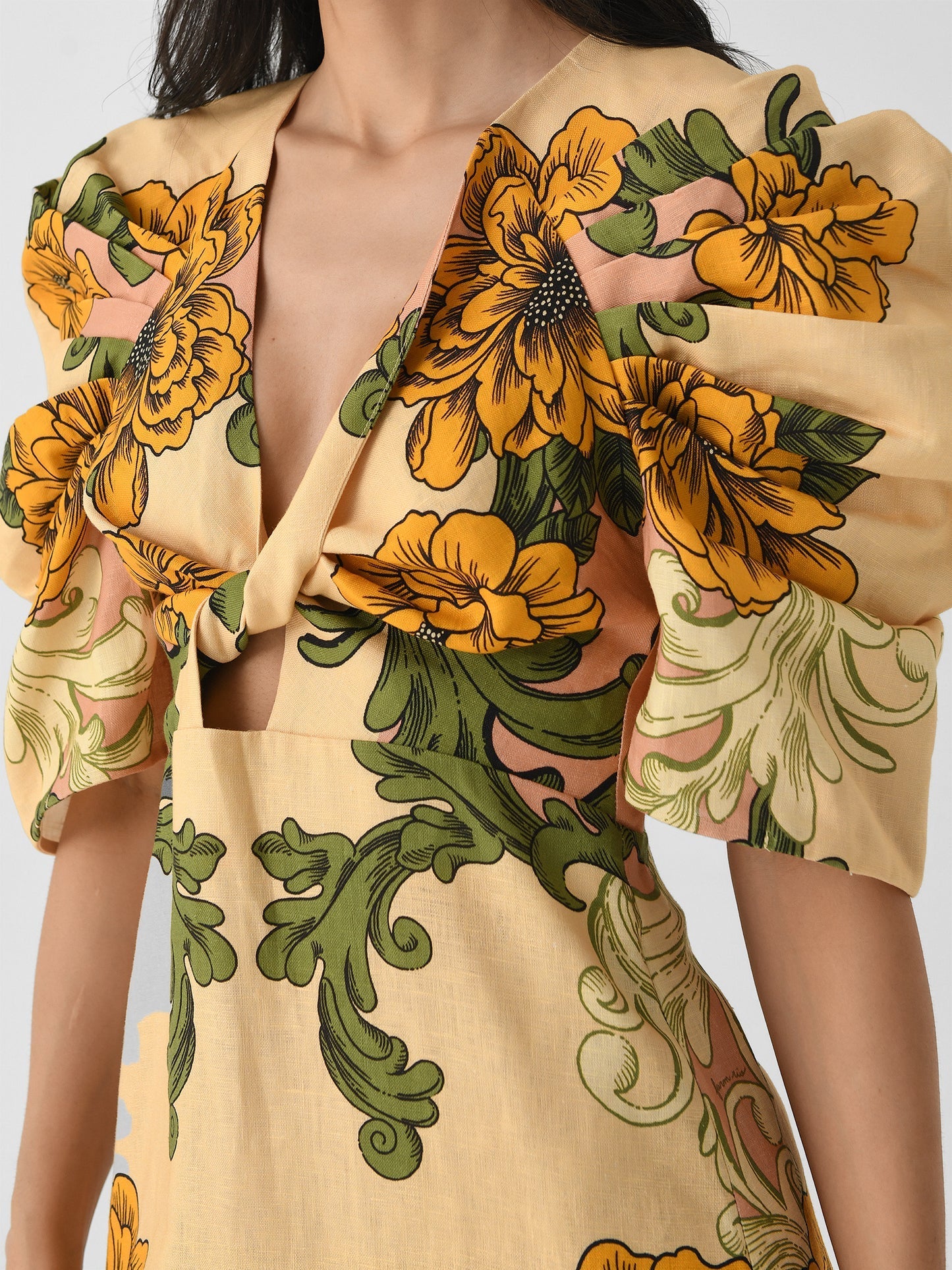 Delicate Flower Arabesques Short Sleeve Midi Dress
